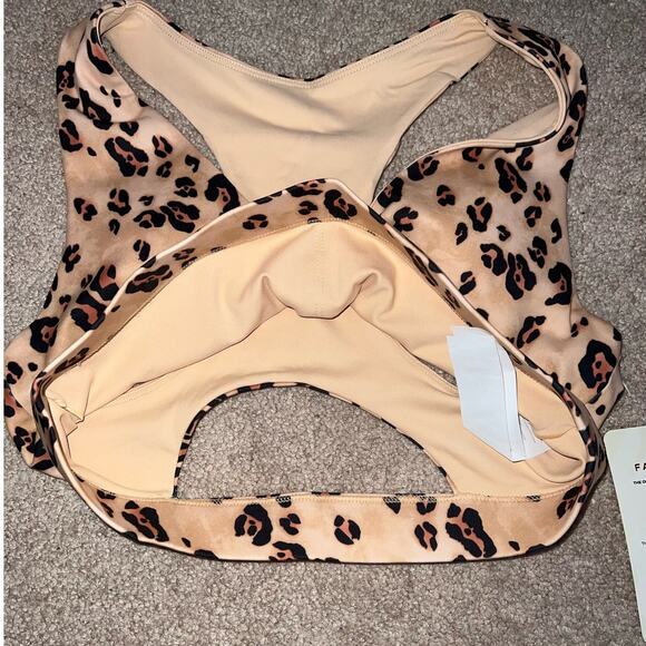 New Fabletics On-The-Go Midi Sports Bra II Desert Leopard size M - Picture 6 of 8